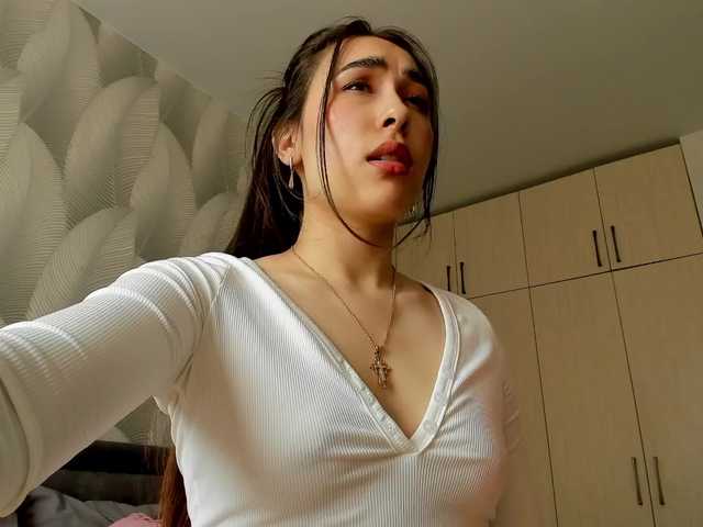 Bambiiiii's BongaCams show and profile