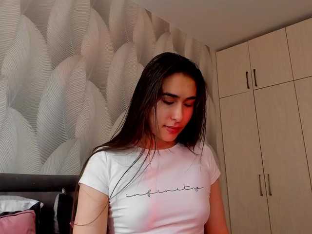 Bambiiiii's BongaCams show and profile