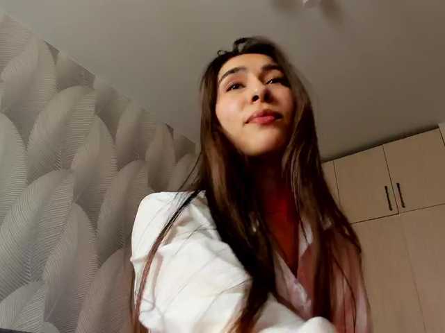 Bambiiiii's BongaCams show and profile