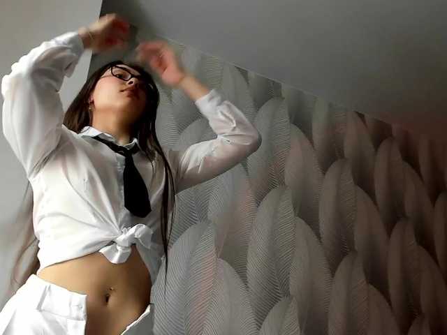 Bambiiiii's BongaCams show and profile