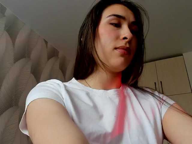 Bambiiiii's BongaCams show and profile