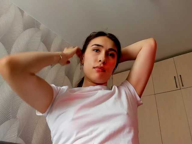 Bambiiiii's BongaCams show and profile