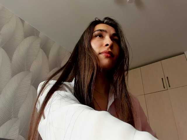 Bambiiiii's BongaCams show and profile