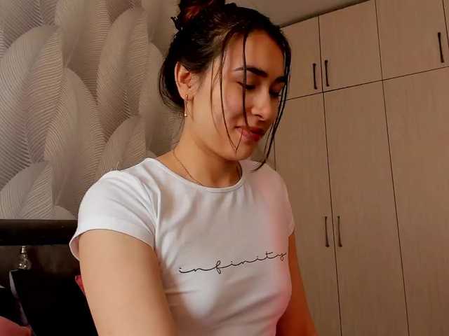 Bambiiiii's BongaCams show and profile