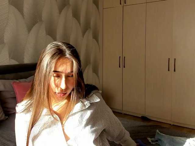 Bambiiiii's BongaCams show and profile