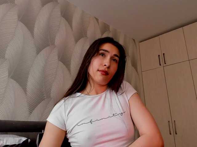 Bambiiiii's BongaCams show and profile