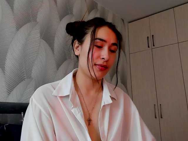 Bambiiiii's BongaCams show and profile