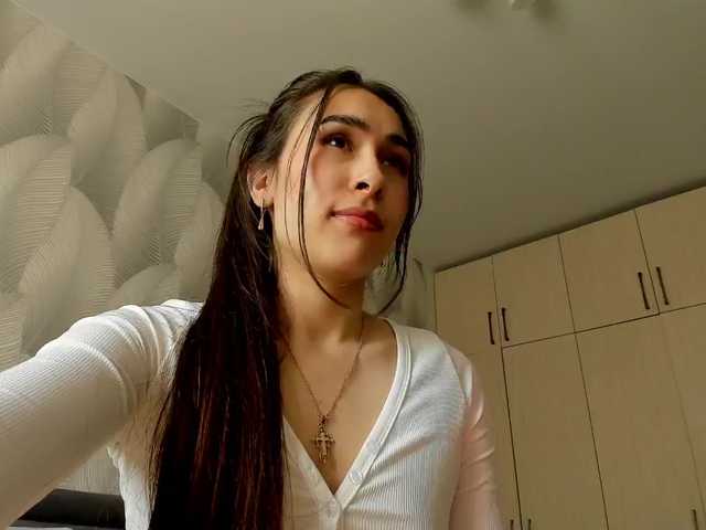 Bambiiiii's BongaCams show and profile