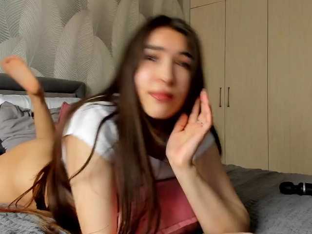 Bambiiiii's BongaCams show and profile