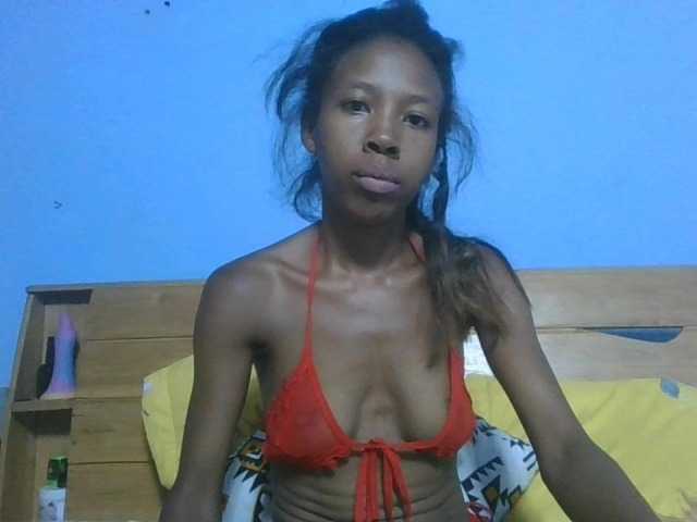 prettykaramel webcam bongacams model stream image