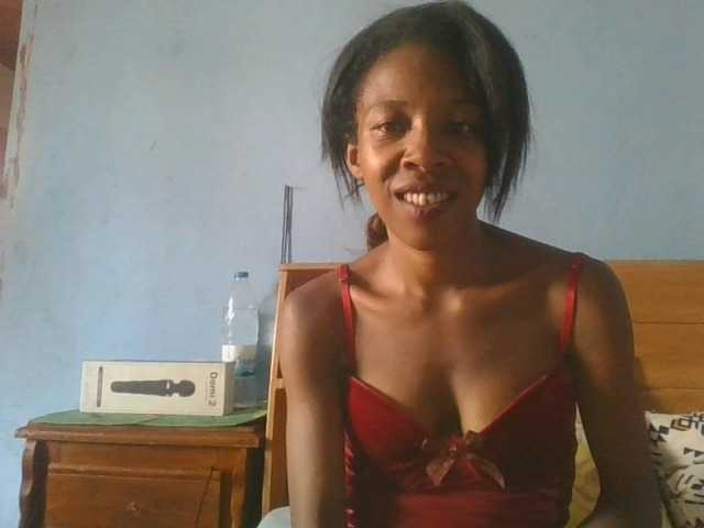 prettykaramel webcam bongacams model stream image