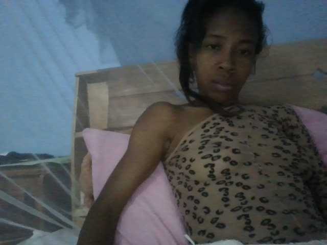 prettykaramel webcam bongacams model stream image