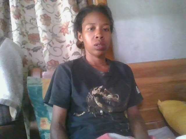 prettykaramel webcam bongacams model stream image