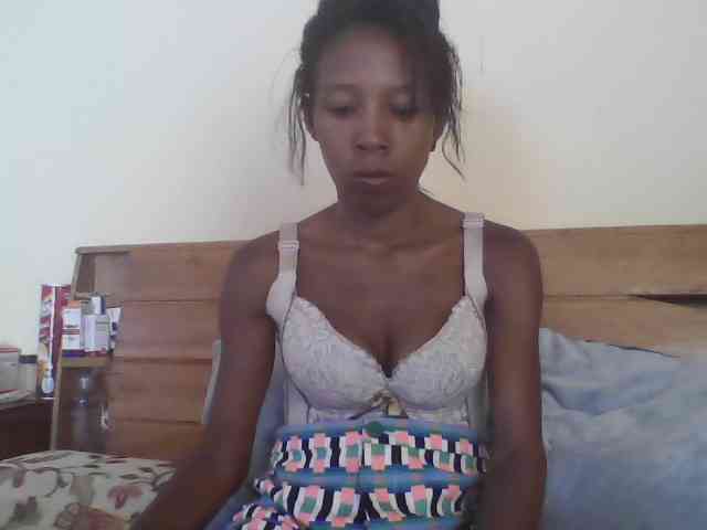 karamel-sexy Live Webcam on BongaCams