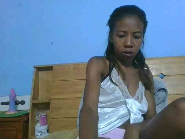 karamel-sexy Live Webcam on BongaCams