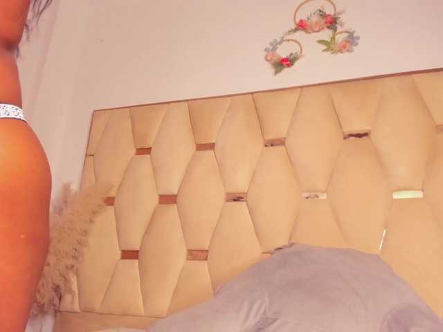 Malaika's BongaCams show and profile