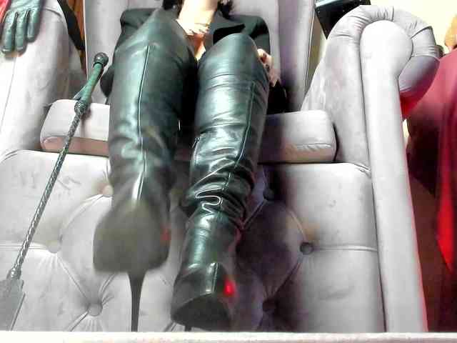 LadyLeather webcam