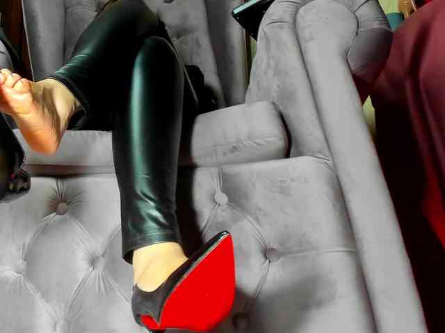 LadyLeather webcam