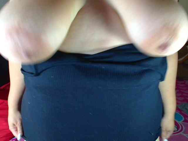 CurvyQueen webcam