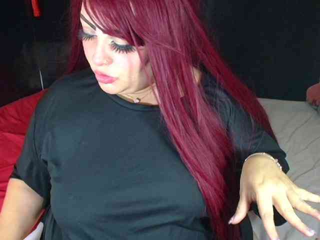 CurvyQueen webcam