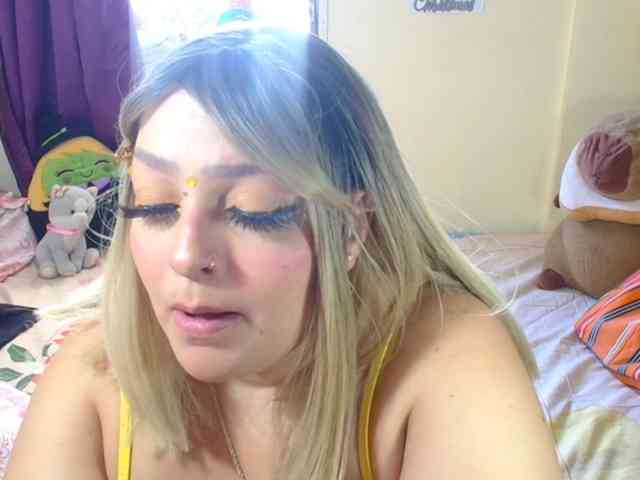 CurvyQueen CurvyQueen