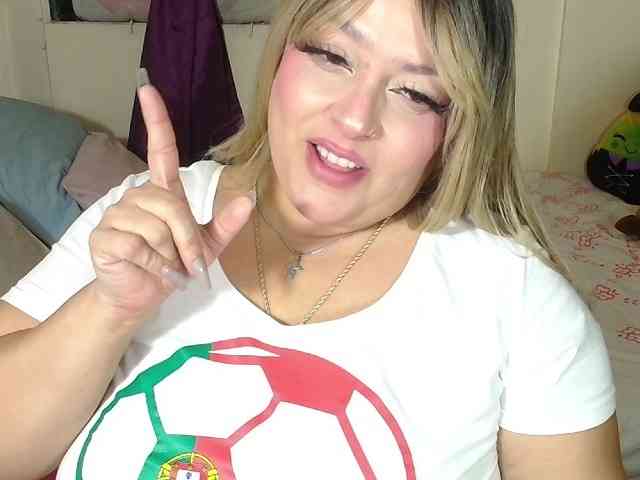 CurvyQueen CurvyQueen