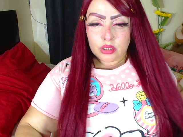 CurvyQueen webcam