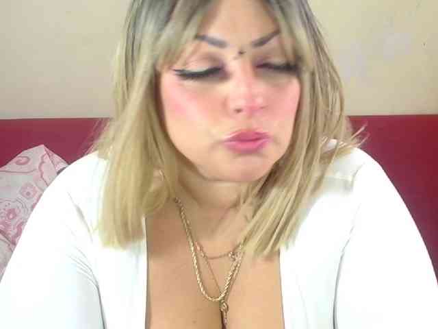 CurvyQueen CurvyQueen