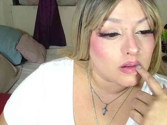 CurvyQueen CurvyQueen