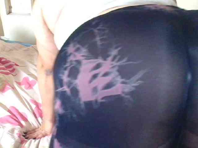 CurvyQueen webcam