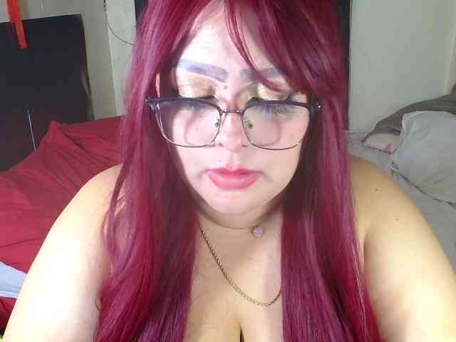 CurvyQueen webcam