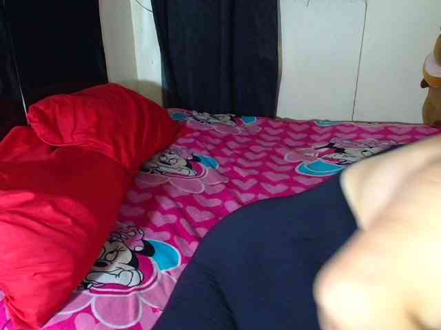 CurvyQueen webcam