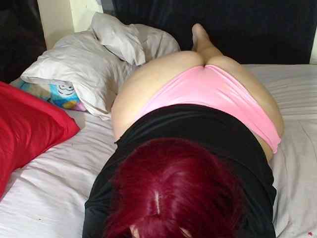 CurvyQueen webcam