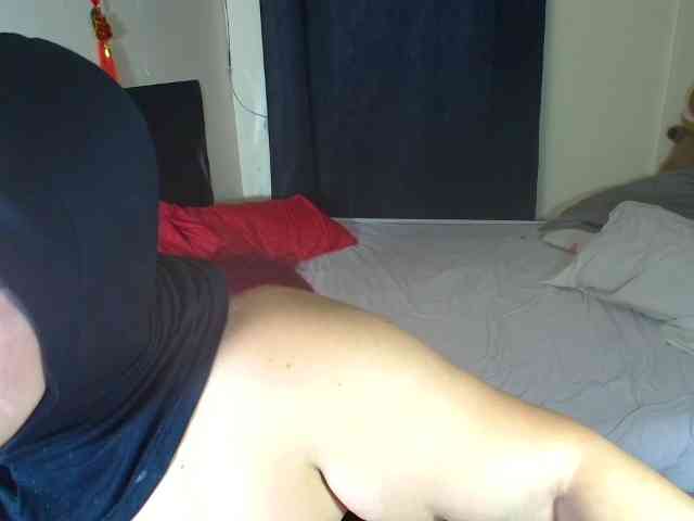 CurvyQueen webcam