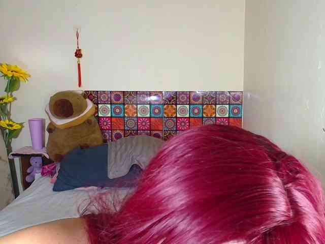 CurvyQueen webcam