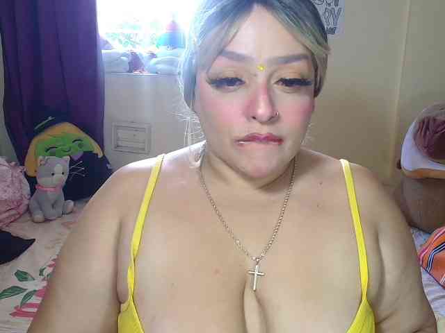 CurvyQueen CurvyQueen