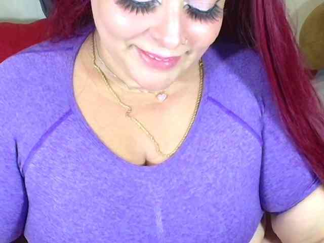 CurvyQueen webcam