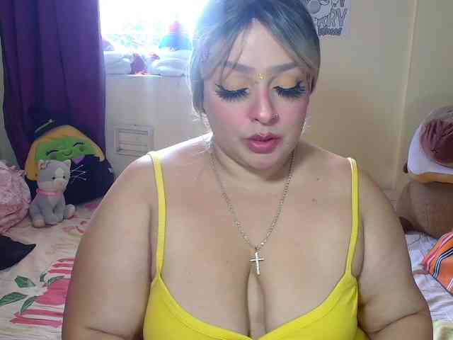 CurvyQueen CurvyQueen