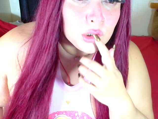 CurvyQueen webcam