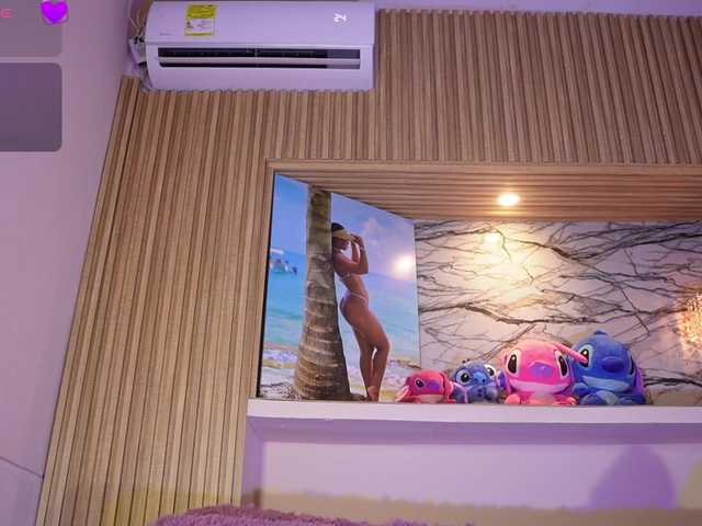 adri-crof's BongaCams show and profile