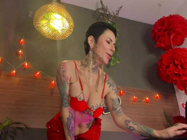 BongaCams GinebraFox is Freechat GinebraFox — Red Tuesday! A careless blowjob to start your day @Fuck Tight Pussy 1111 tk