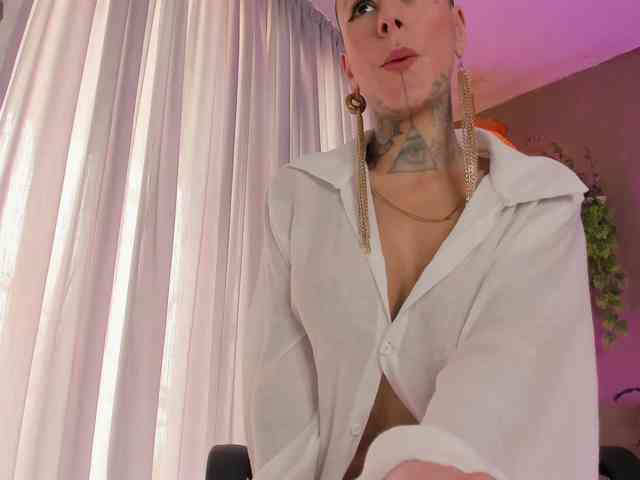 GinebraFox Live Webcam on BongaCams