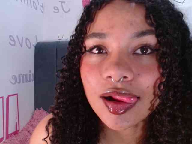 KittyBrooke bongacams