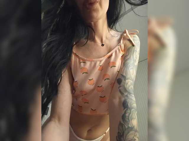 Mikki88K's BongaCams show and profile