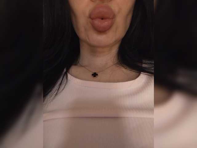 Mikki88K's BongaCams show and profile