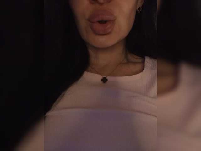 Mikki88K's BongaCams show and profile