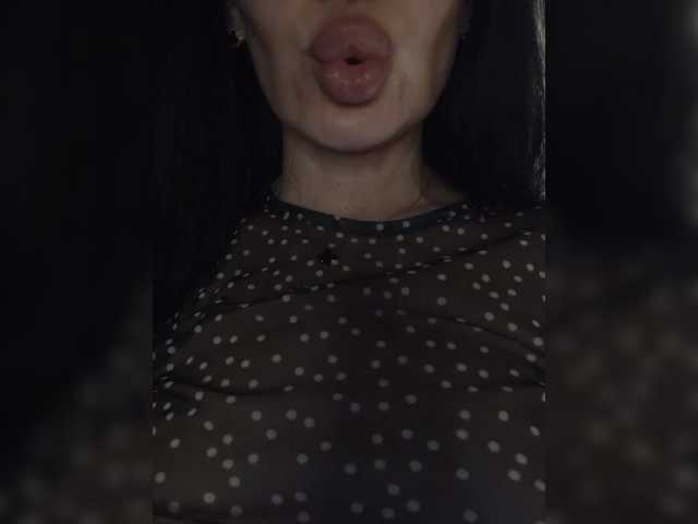 Mikki88K's BongaCams show and profile