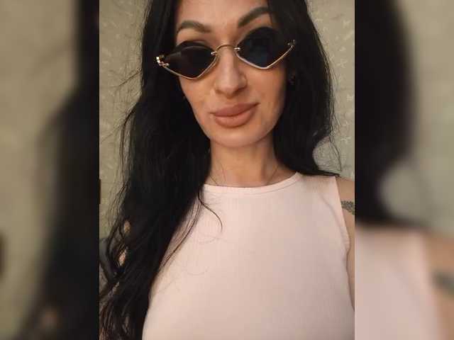 Mikki88K's BongaCams show and profile