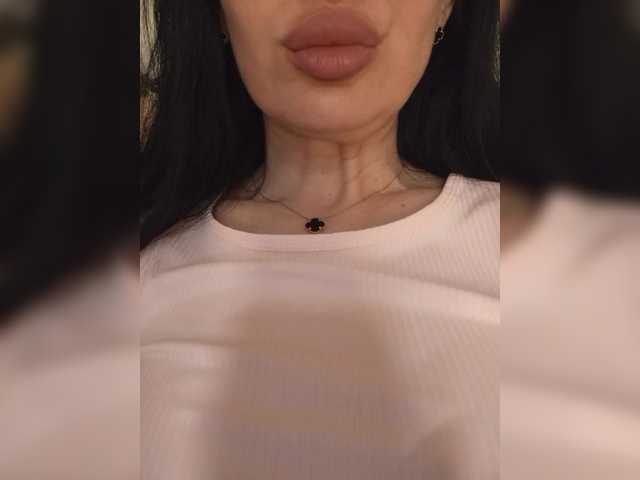 Mikki88K's BongaCams show and profile