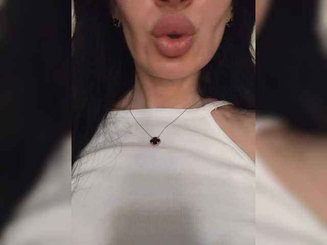 Mikki88K's BongaCams show and profile